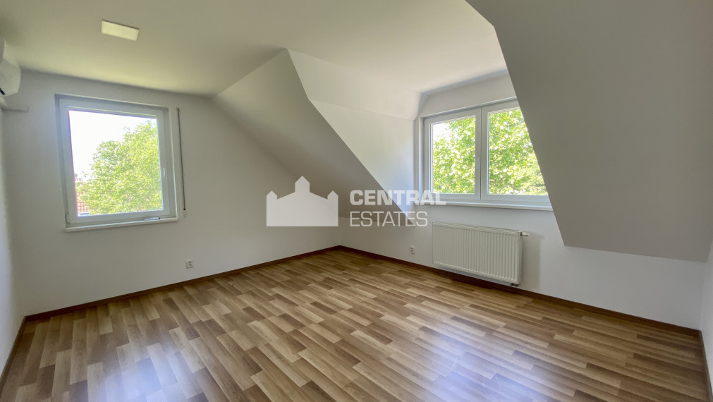 Priestranný 6-izbový rodinný dom so záhradou na prenájom v Záhorskej Bystrici