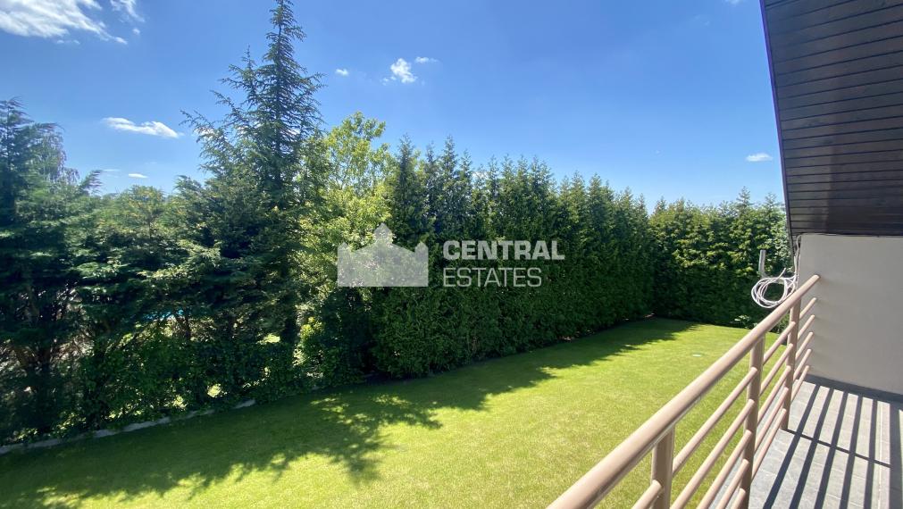 Priestranný 6-izbový rodinný dom so záhradou na prenájom v Záhorskej Bystrici