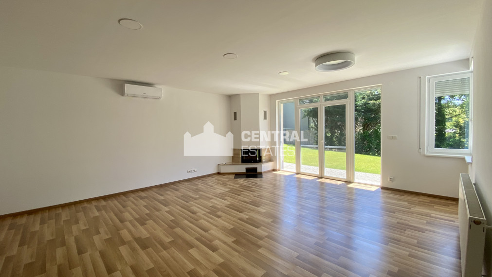 Priestranný 6-izbový rodinný dom so záhradou na prenájom v Záhorskej Bystrici