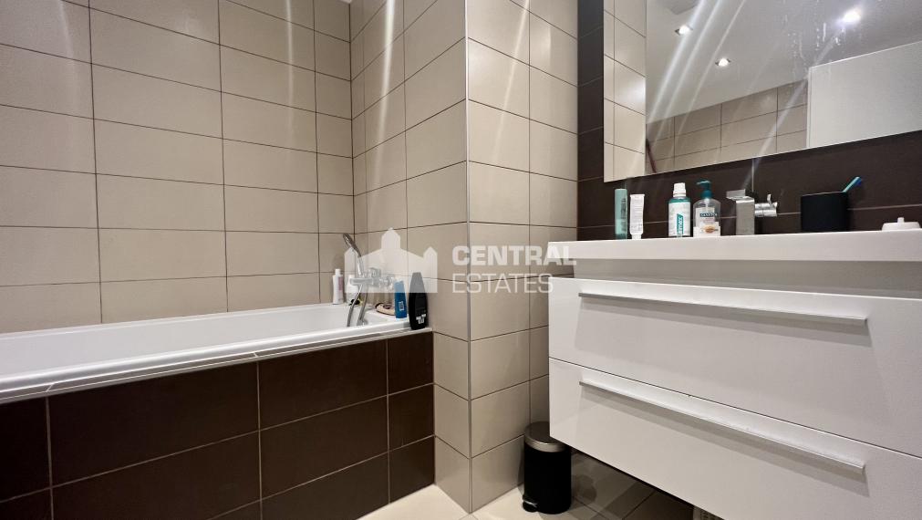 Spacious modern 2-bedroom apartment in a new building with loggia and parking for rent in Petržalka