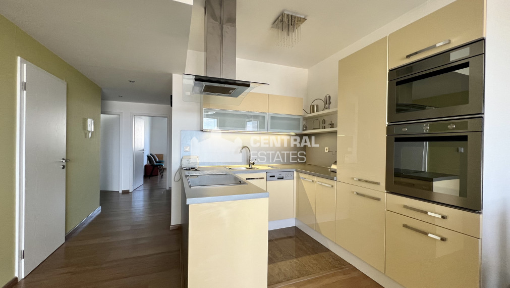 Spacious modern 2-bedroom apartment in a new building with loggia and parking for rent in Petržalka