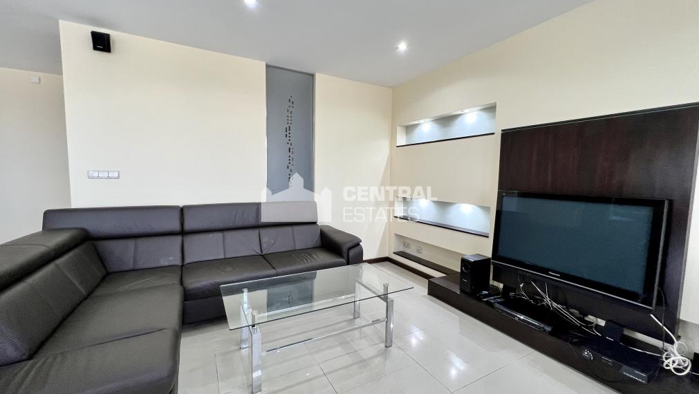 Air-conditioned 3- bedroom duplex with a balcony and a large terrace for sale in the Old Town