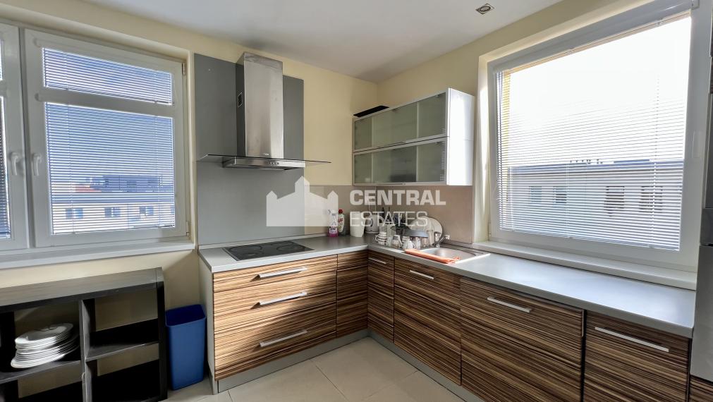 Air-conditioned 3- bedroom duplex with a balcony and a large terrace for sale in the Old Town