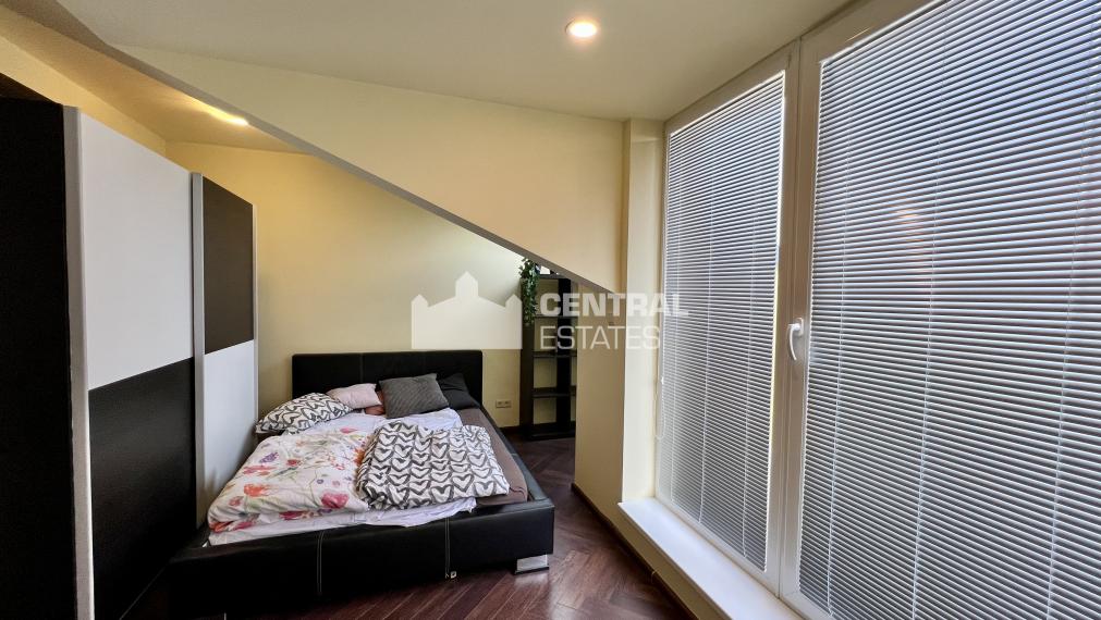 Air-conditioned 3- bedroom duplex with a balcony and a large terrace for sale in the Old Town