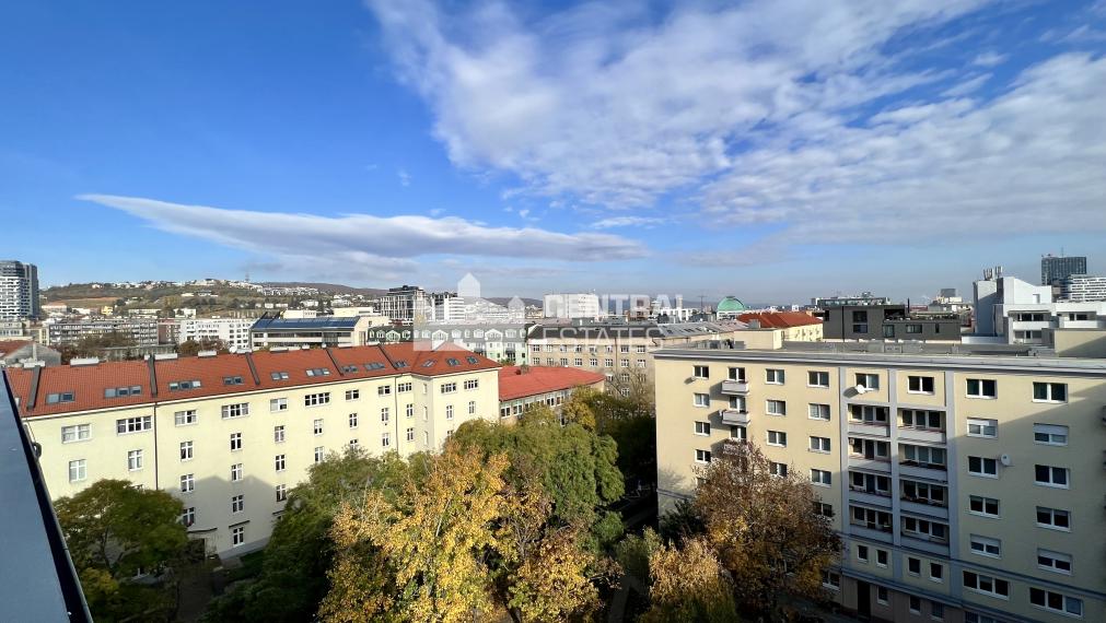 Air-conditioned 3- bedroom duplex with a balcony and a large terrace for sale in the Old Town