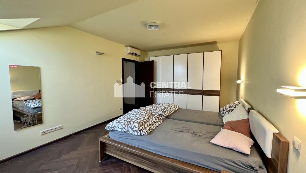 Air-conditioned 3- bedroom duplex with a balcony and a large terrace for sale in the Old Town