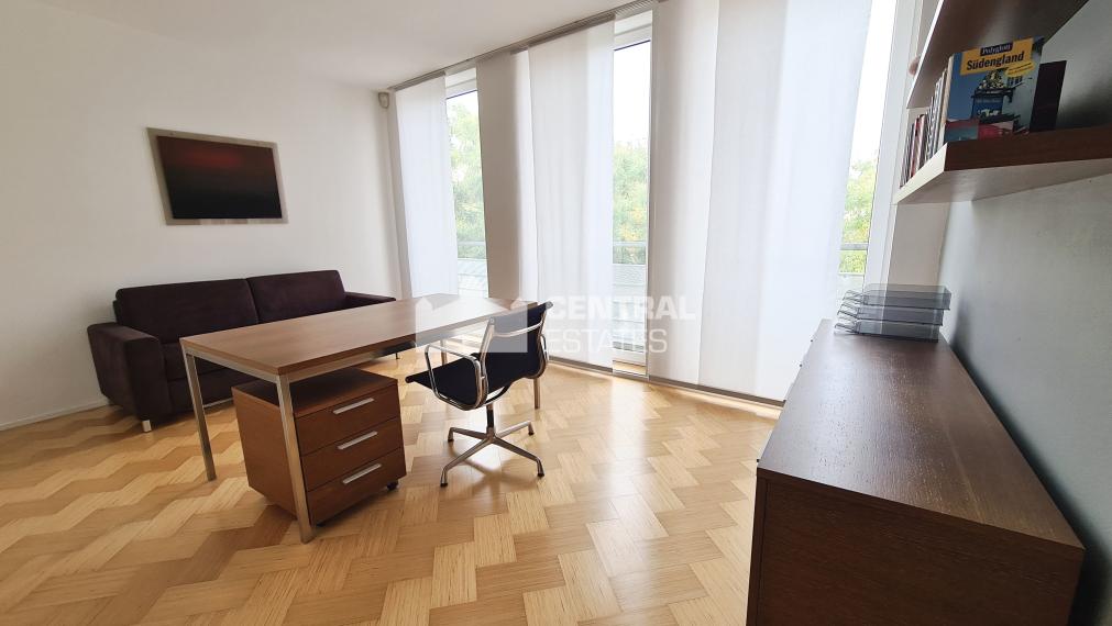 Nadštandardný 3i byt s balkónom a parkovaním na prenájom v Starom meste