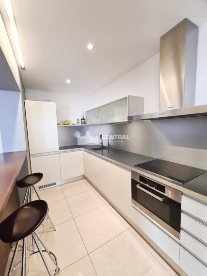 Nadštandardný 3i byt s balkónom a parkovaním na prenájom v Starom meste