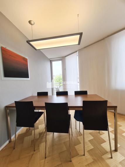 Nadštandardný 3i byt s balkónom a parkovaním na prenájom v Starom meste