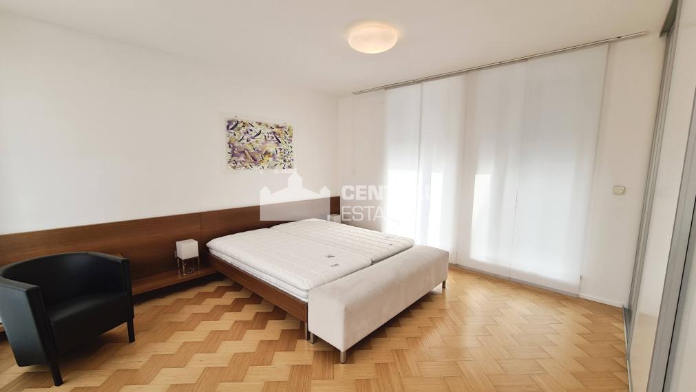 Nadštandardný 3i byt s balkónom a parkovaním na prenájom v Starom meste