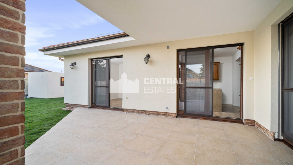 Novostavba 4i rodinný dom so záhradou na prenájom v Slovenskom Grobe