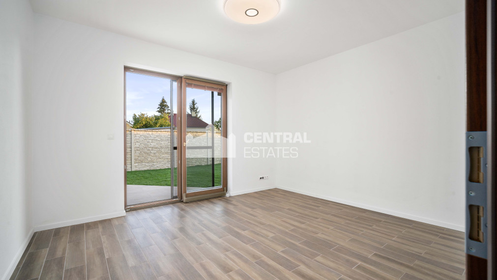 Novostavba 4i rodinný dom so záhradou na prenájom v Slovenskom Grobe