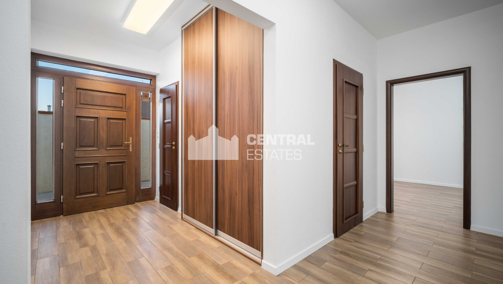 Novostavba 4i rodinný dom so záhradou na prenájom v Slovenskom Grobe