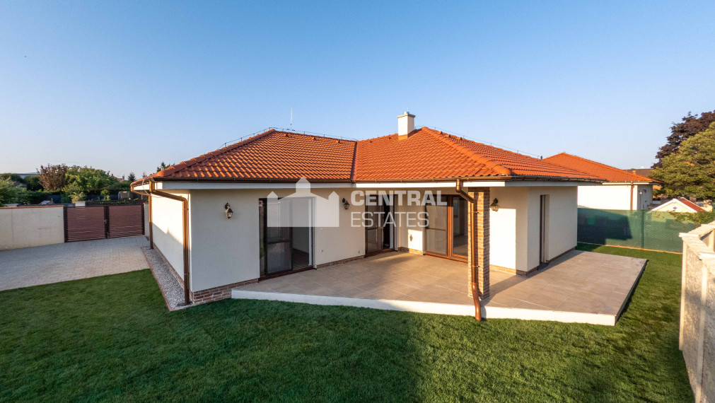 Novostavba 4i rodinný dom so záhradou na prenájom v Slovenskom Grobe