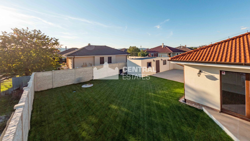 Novostavba 4i rodinný dom so záhradou na prenájom v Slovenskom Grobe