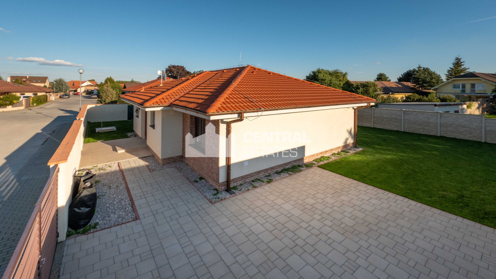 Novostavba 4i rodinný dom so záhradou na prenájom v Slovenskom Grobe