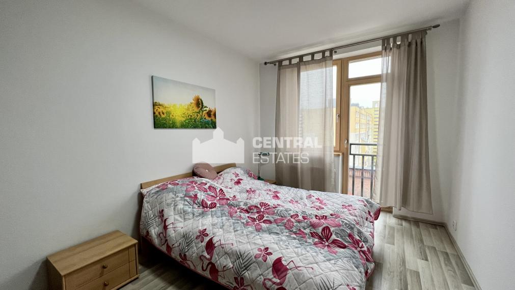 Pekný 3i byt s terasou a parkovaním na prenájom v Karlovej Vsi