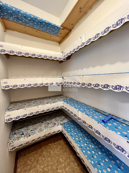 Pekný 3i byt s terasou a parkovaním na prenájom v Karlovej Vsi