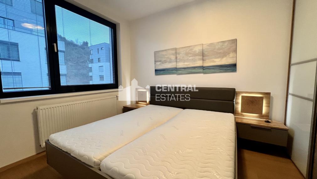 Krásny 2i byt v novostavbe s lodžiou a parkovaním na prenájom v Starom meste