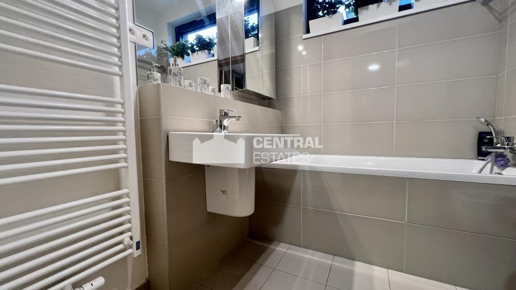 Krásny 2i byt v novostavbe s lodžiou a parkovaním na prenájom v Starom meste