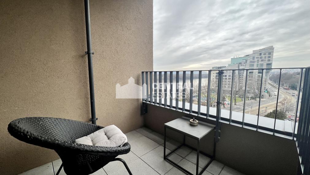 Krásny 2i byt v novostavbe s lodžiou a parkovaním na prenájom v Starom meste