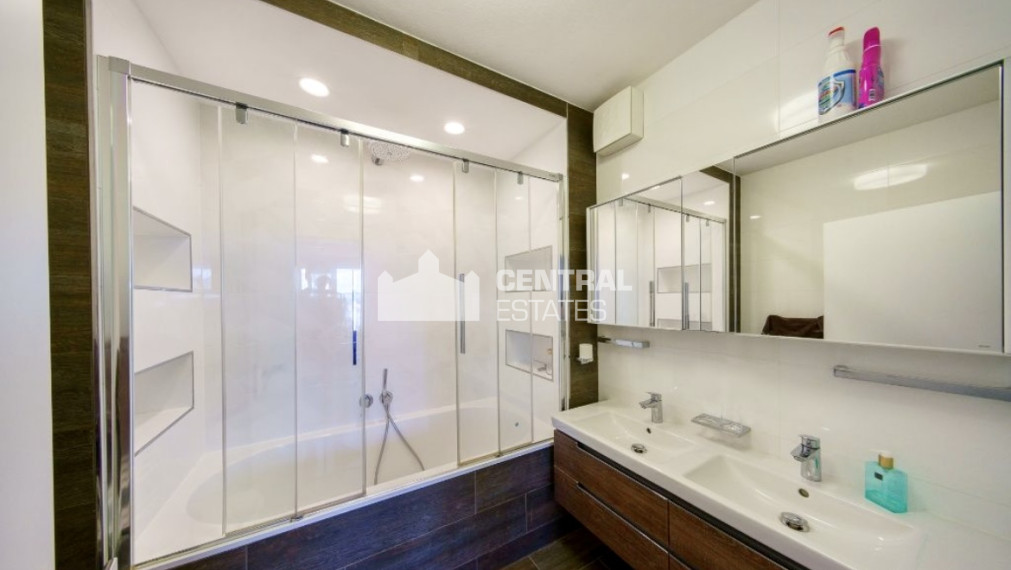 Exkluzívny 4i byt v novostavbe s terasou s parkovaním na prenájom v Starom meste