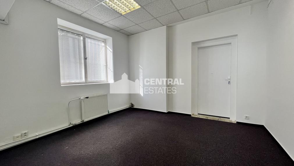 Klimatizované kancelárske priestory so skladom a parkovaním na prenájom v Ružinove