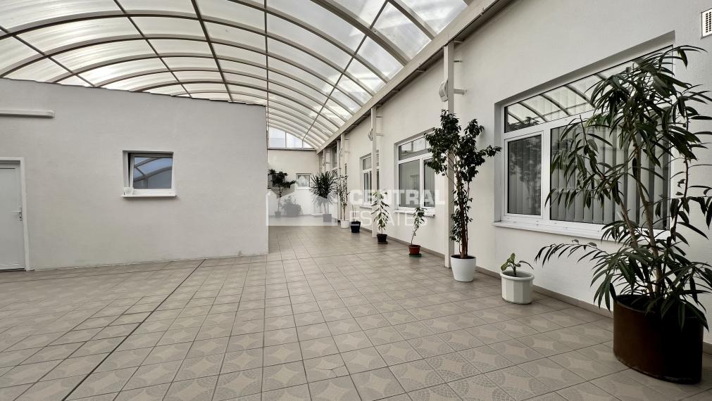 Klimatizované kancelárske priestory so skladom a parkovaním na prenájom v Ružinove