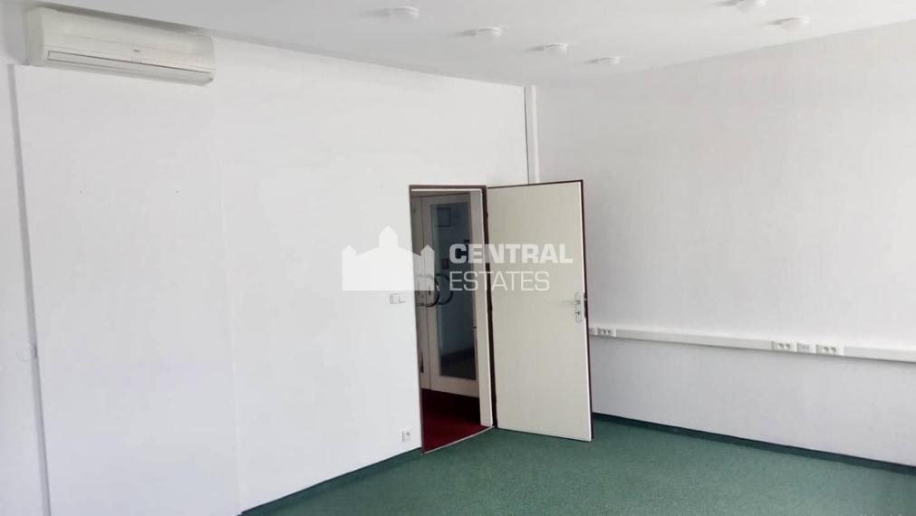 Lukratívne kancelárske priestory s parkovaním na prenájom v Ružinove