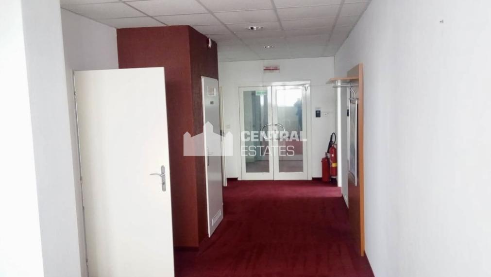 Lukratívne kancelárske priestory s parkovaním na prenájom v Ružinove