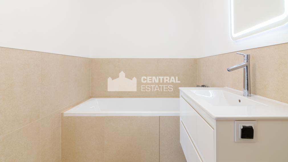 Unique large-scale 2- bedroom apartment for rent in the Old Town