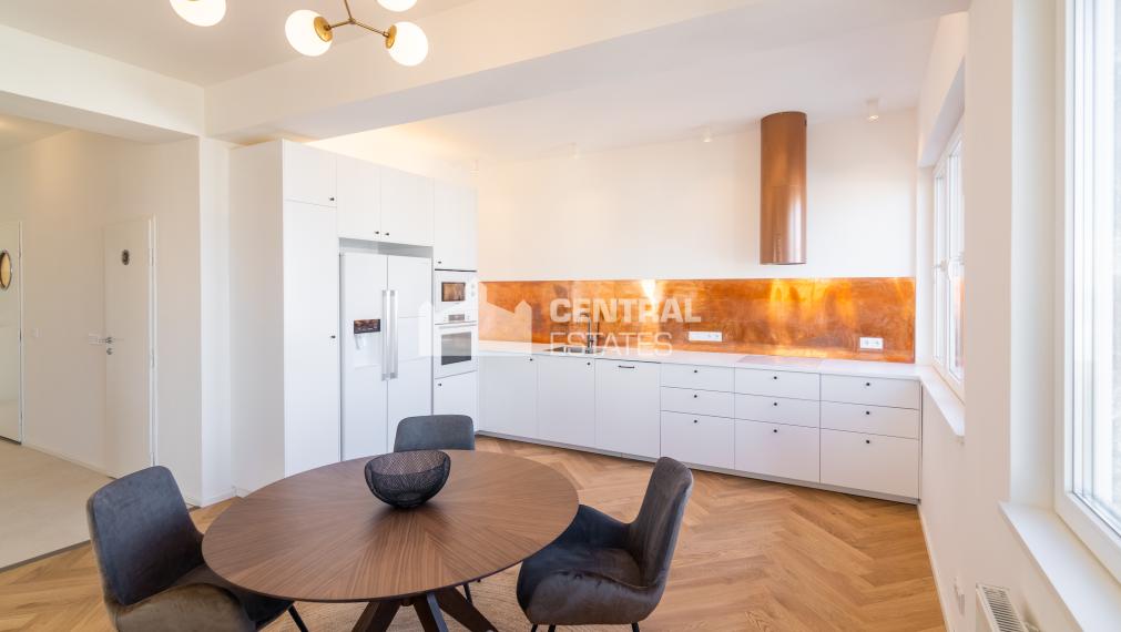 Unique large-scale 2- bedroom apartment for rent in the Old Town