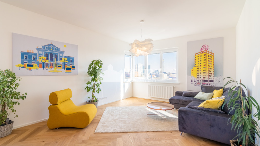 Unique large-scale 2- bedroom apartment for rent in the Old Town