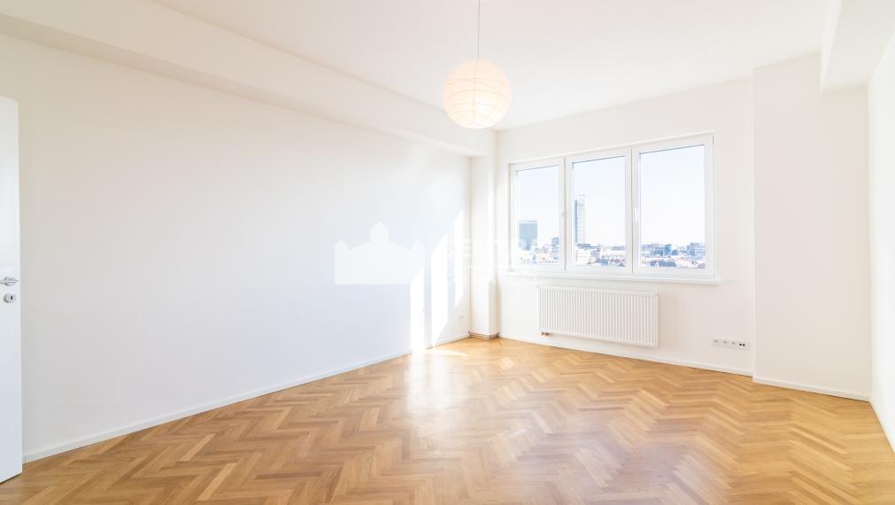 Unique large-scale 2- bedroom apartment for rent in the Old Town