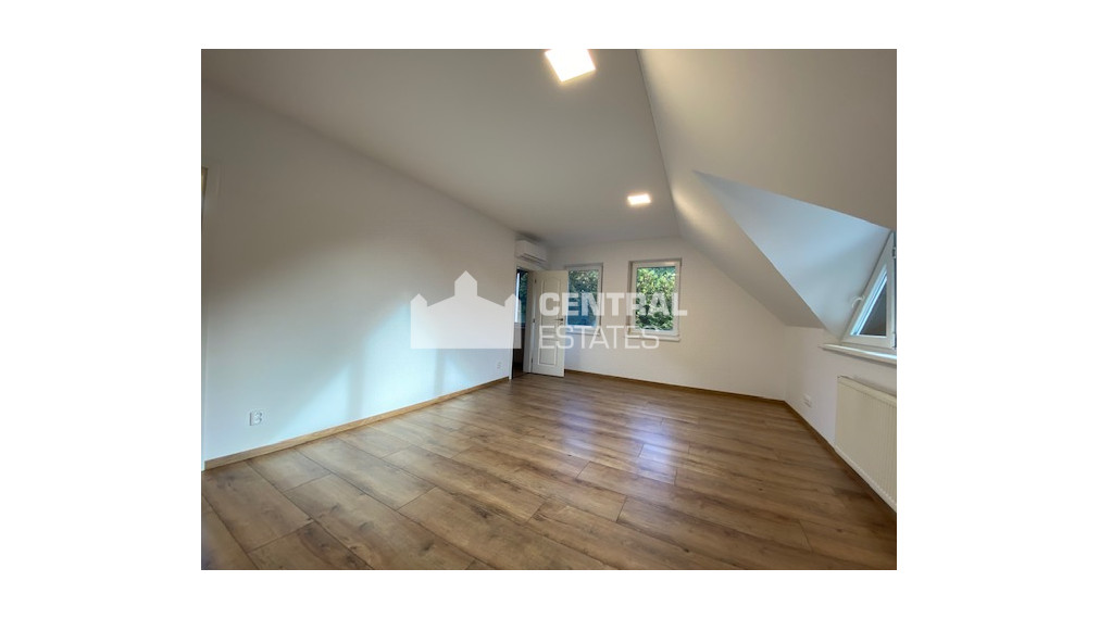 Priestranný krásny 5-izbový rodinný dom so záhradou a garážou na prenájom v Záhorskej Bystrici