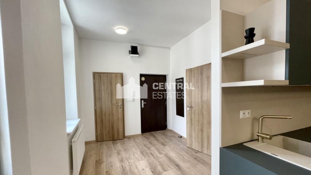 Kompletne zrekonštruovaný 2i byt na prenájom v Starom meste