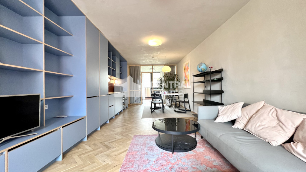 Kompletne zrekonštruovaný klimatizovaný 3- izbový byt s lodžiou na prenájom v Starom meste