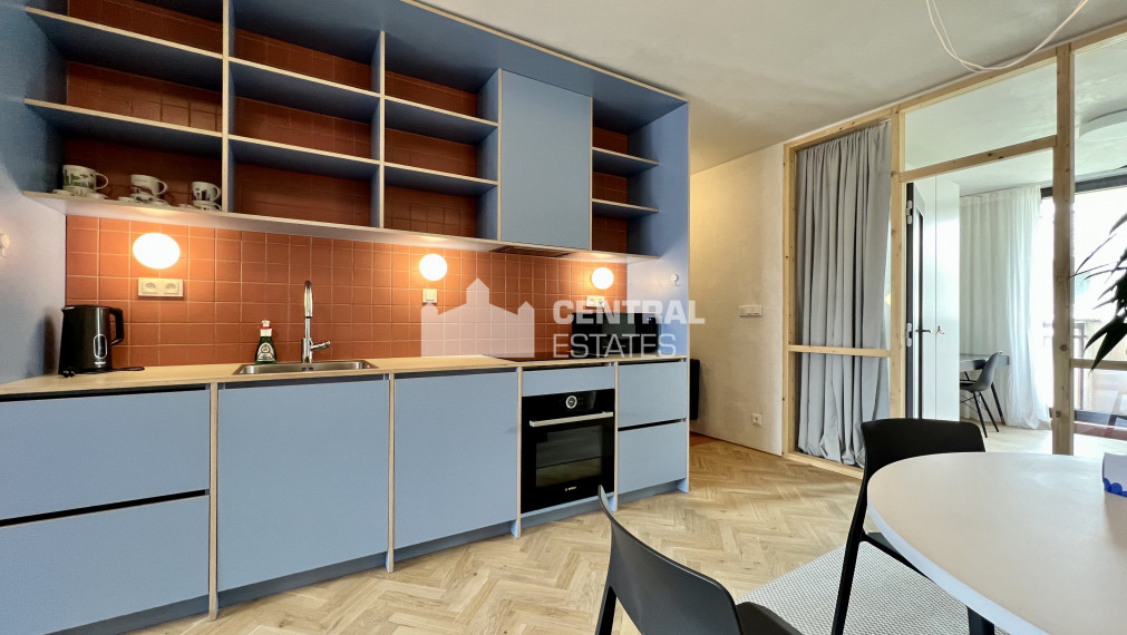 Kompletne zrekonštruovaný klimatizovaný 3- izbový byt s lodžiou na prenájom v Starom meste