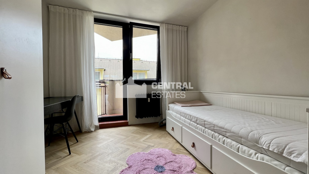 Kompletne zrekonštruovaný klimatizovaný 3- izbový byt s lodžiou na prenájom v Starom meste