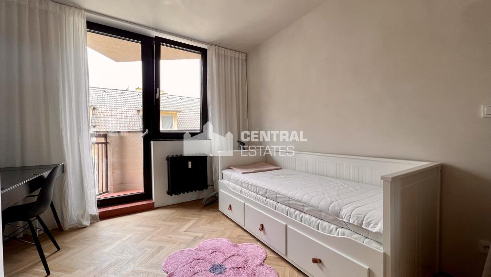 Kompletne zrekonštruovaný klimatizovaný 3- izbový byt s lodžiou na prenájom v Starom meste