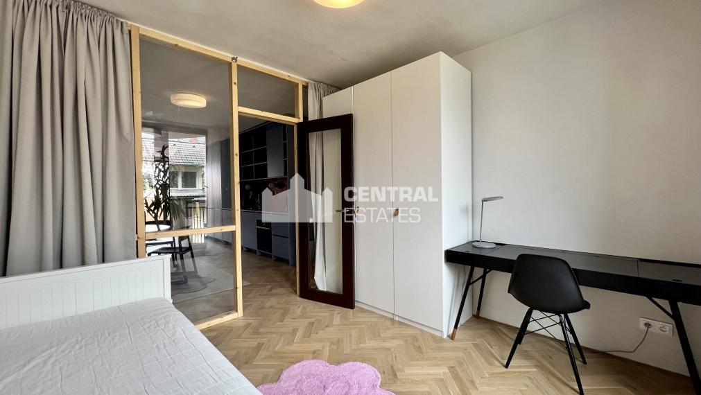 Kompletne zrekonštruovaný klimatizovaný 3- izbový byt s lodžiou na prenájom v Starom meste