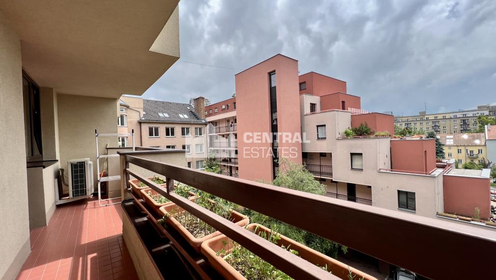 Kompletne zrekonštruovaný klimatizovaný 3- izbový byt s lodžiou na prenájom v Starom meste