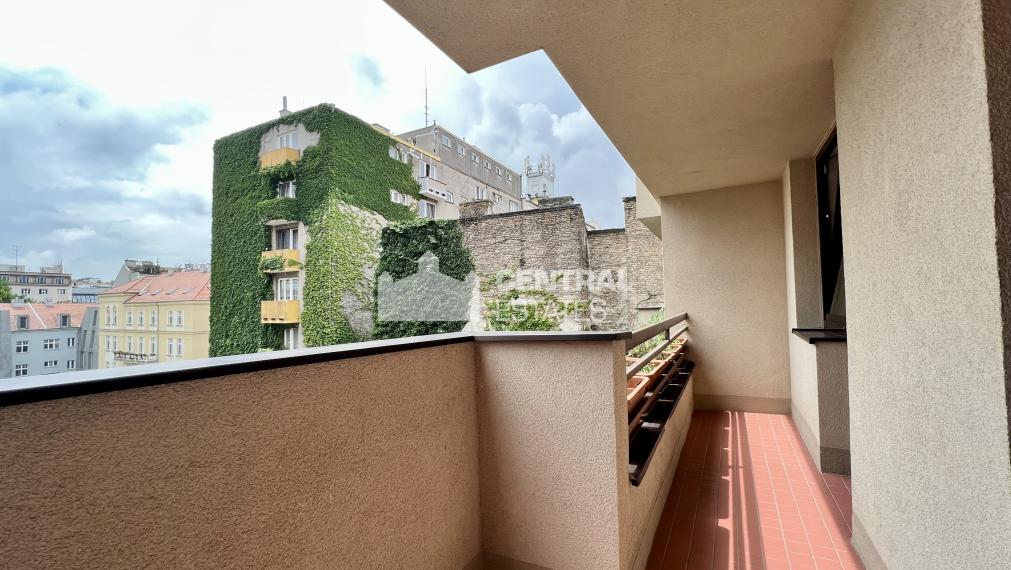 Kompletne zrekonštruovaný klimatizovaný 3- izbový byt s lodžiou na prenájom v Starom meste