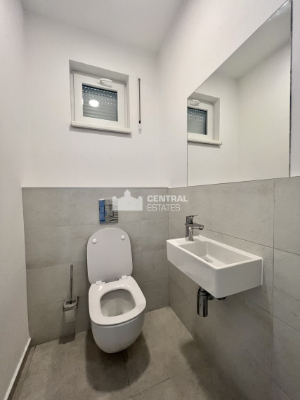 Priestranný krásny 6-izbový rodinný dom so záhradou a garážou na prenájom v Záhorskej Bystrici