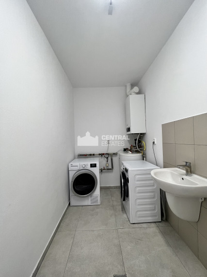 Priestranný krásny 6-izbový rodinný dom so záhradou a garážou na prenájom v Záhorskej Bystrici