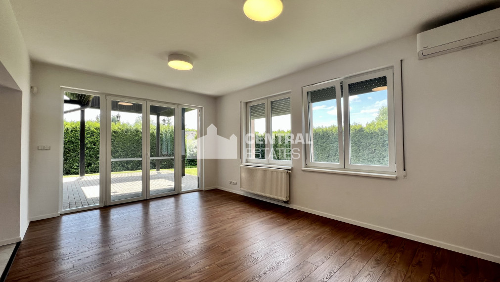 Priestranný krásny 6-izbový rodinný dom so záhradou a garážou na prenájom v Záhorskej Bystrici