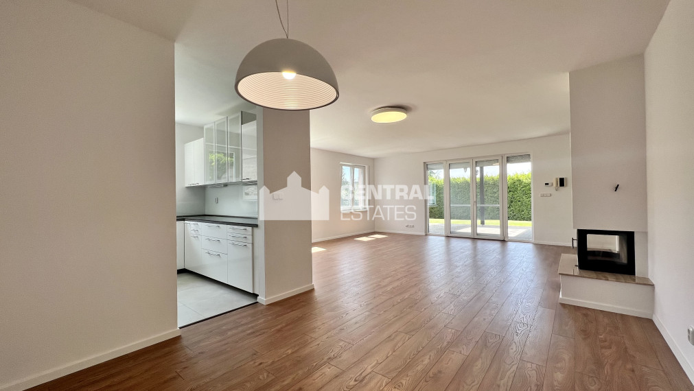 Priestranný krásny 6-izbový rodinný dom so záhradou a garážou na prenájom v Záhorskej Bystrici