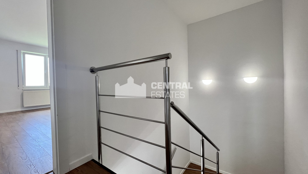 Priestranný krásny 6-izbový rodinný dom so záhradou a garážou na prenájom v Záhorskej Bystrici