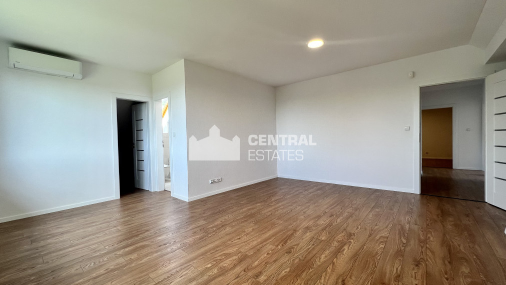 Priestranný krásny 6-izbový rodinný dom so záhradou a garážou na prenájom v Záhorskej Bystrici