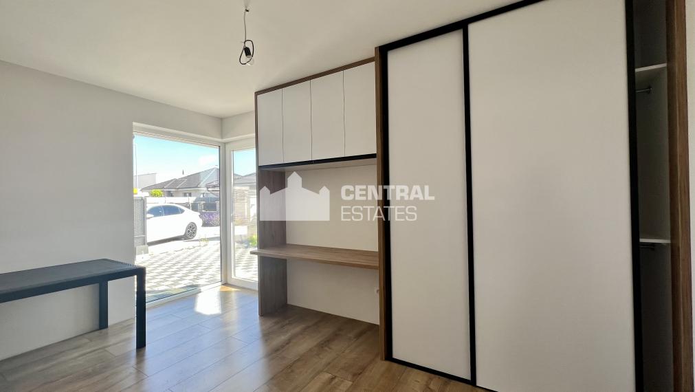 Novostavba 4- izbový bungalov so záhradou na predaj v Lehniciach PREDANÝ